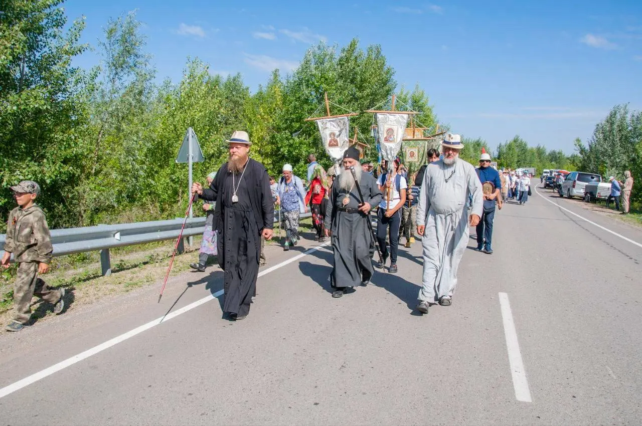 Паломники отправятся в недельный крестный ход с ночёвками в палатках; перед выходом состоится литургия, в пути будут служиться молебны и акафисты. Организаторы обеспечат двухразовое питание и перевозку вещей.