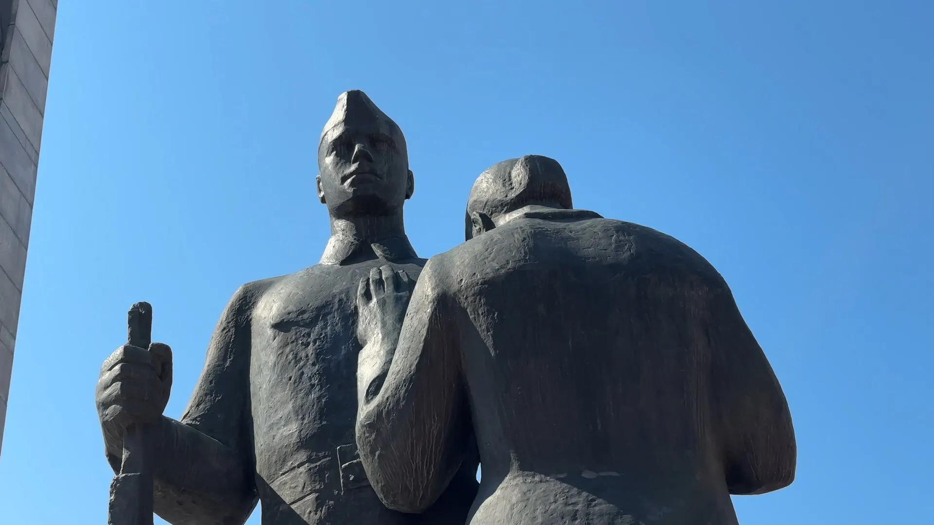 22 июня на площади Победы у Мемориала Славы в Барнауле пройдёт открытый концерт с оркестром и хорами, начало в 20:30. После концерта — акция «Свеча памяти». Вход свободный.