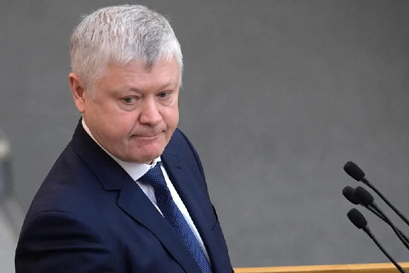 Председатель комитета по безопасности сообщил, что из России выдворены свыше 360 зарубежных организаций, более 60 — по материалам его комиссии; также принято 46 законов, направленных на защиту суверенитета.
