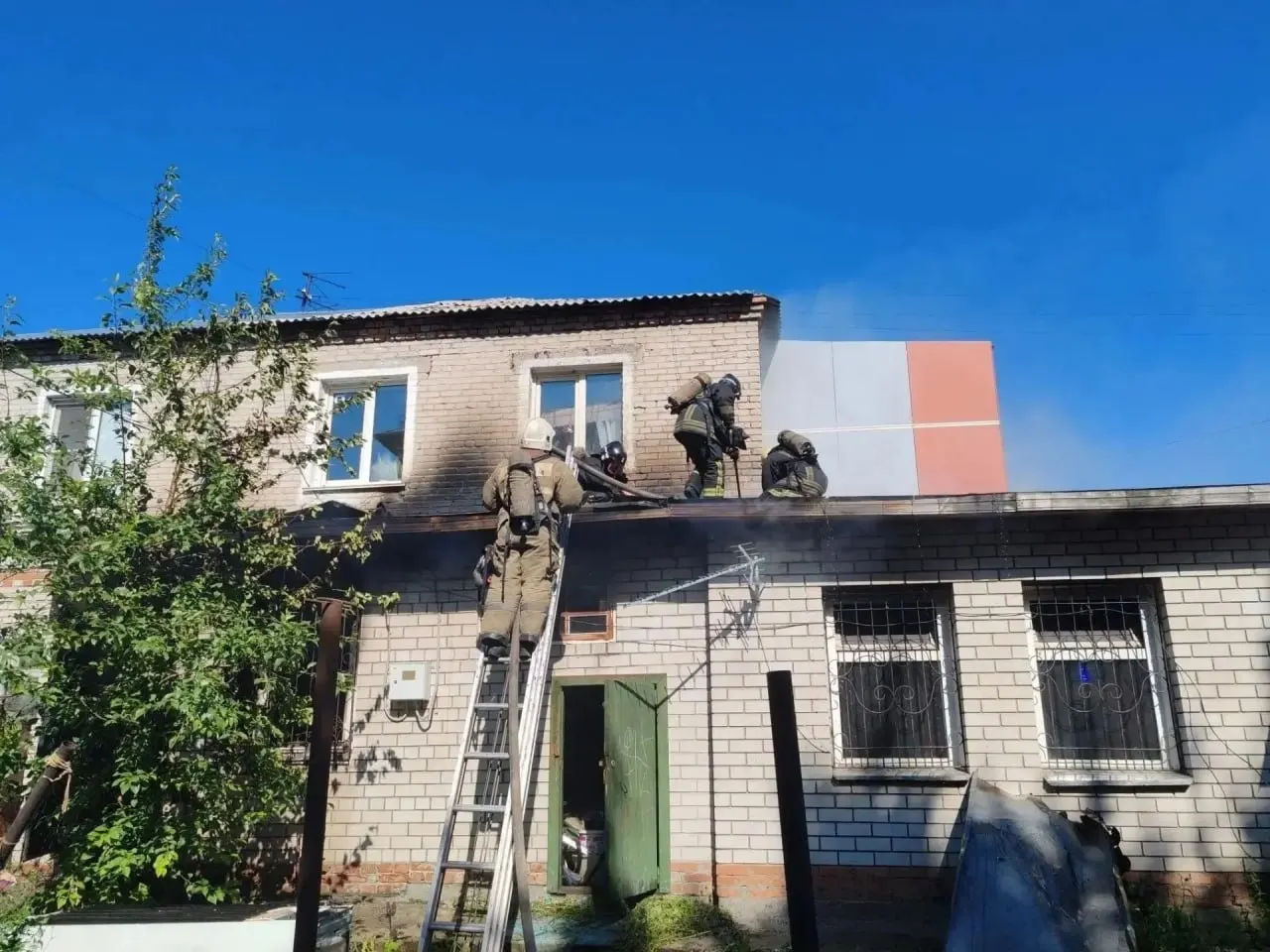 Уголовное дело возбуждено после возгорания 11 июля в Ленинском районе: в двухэтажном доме обнаружены тела детей 2020 и 2023 годов рождения; следствие назначило экспертизы.