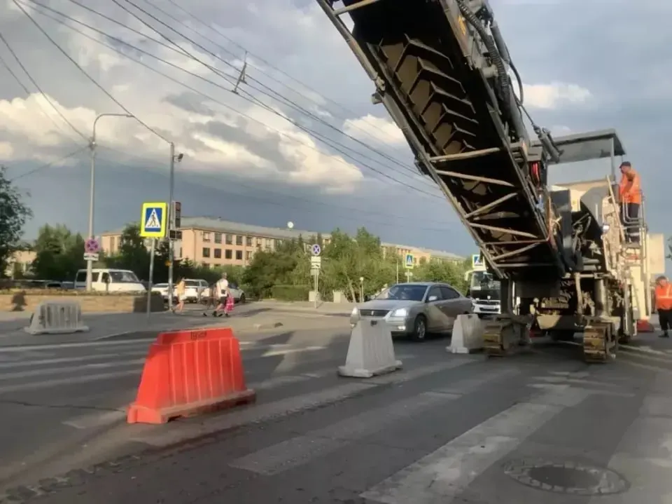 На участке от улицы Димитрова до площади Октября обновят дорожное покрытие, отремонтируют тротуары и частично заменят бордюры. Основные работы будут выполняться ночью.
