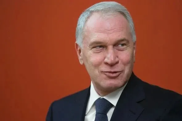Президент присвоил Ковальчуку орден III степени за вклад в социальные проекты, сохранение культурно‑исторических ценностей и благотворительность.
