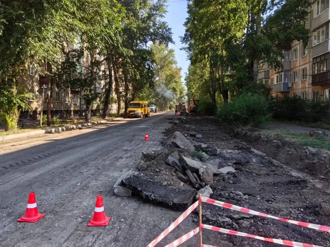 В Барнауле продолжаются работы по обновлению улично-дорожной сети: на 17 июля обновлены покрытия на площади 73,4 тыс. кв. м. Работы велись на проспекте Ленина, Георгия Исакова, Юрина, Северном Власихинском проезде и других участках; на двух адресах установлены искусственные неровности.