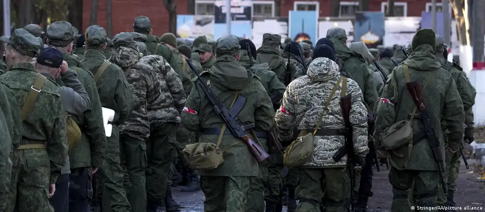 Появились заявления о подготовке расширенной мобилизации и данные о снижении набора контрактников, тогда как российские власти это опровергают. Разбираем признаки, аргументы сторон и оценку экспертов.