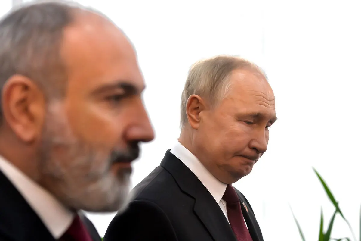За первые пять месяцев 2026 года товарооборот между Арменией и Россией составил $2,196 млрд, сократившись на 21,5%; доля России в общем объёме торговли упала с 35,1% до 28%. Падение связано с ухудшением двусторонних отношений и ограничениями на ввоз ряда продуктов.