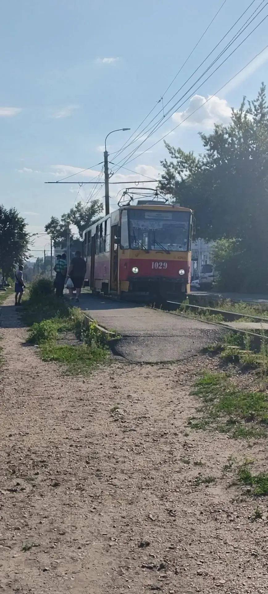 В одном из трамваев на улице Анатолия возникло задымление. Движение на участке полностью заблокировано, неисправный вагон ждёт буксира. Причины возгорания пока неизвестны.
