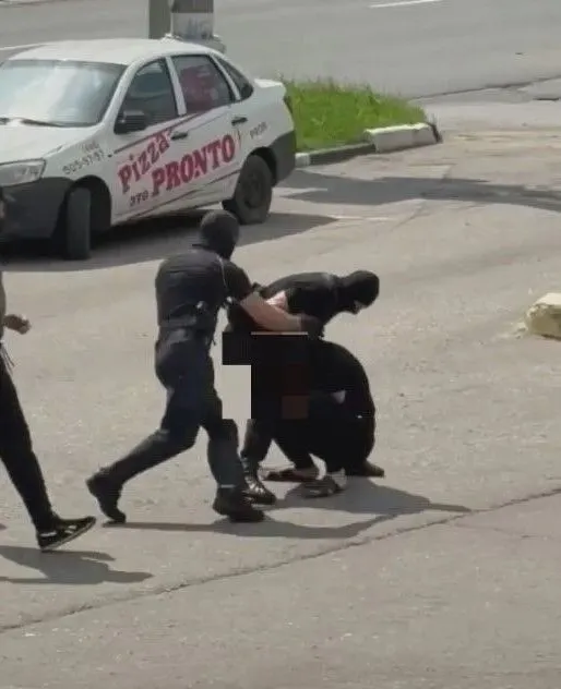 Мужчину признали виновным в создании и передаче аккаунтов и контактов для запрещённой террористической организации. Суд назначил 11 лет и 1 месяц колонии строгого режима.