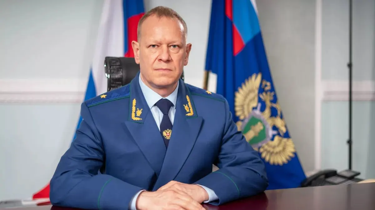 Совет Федерации проводит консультации по кандидатуре начальника управления Генпрокуратуры по СФО Николая Рябова; сенаторы изучат претендентов на должности прокуроров в 11 регионах, консультации запланированы на 16 июля, окончательное решение примет президент.