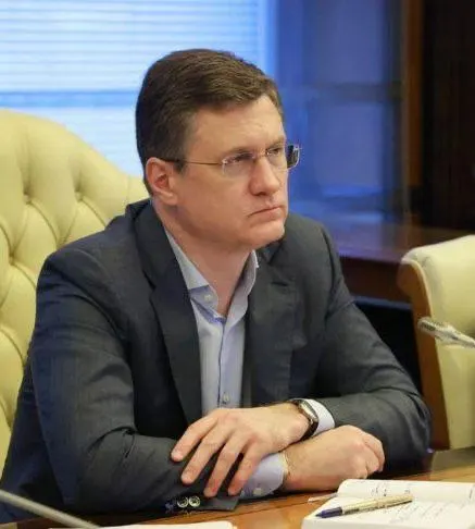 Заместитель председателя правительства провёл совещание по рынку топлива; регионам и компаниям поручено ежедневно мониторить запасы и обеспечивать координацию, чтобы избежать локальных перебоев.