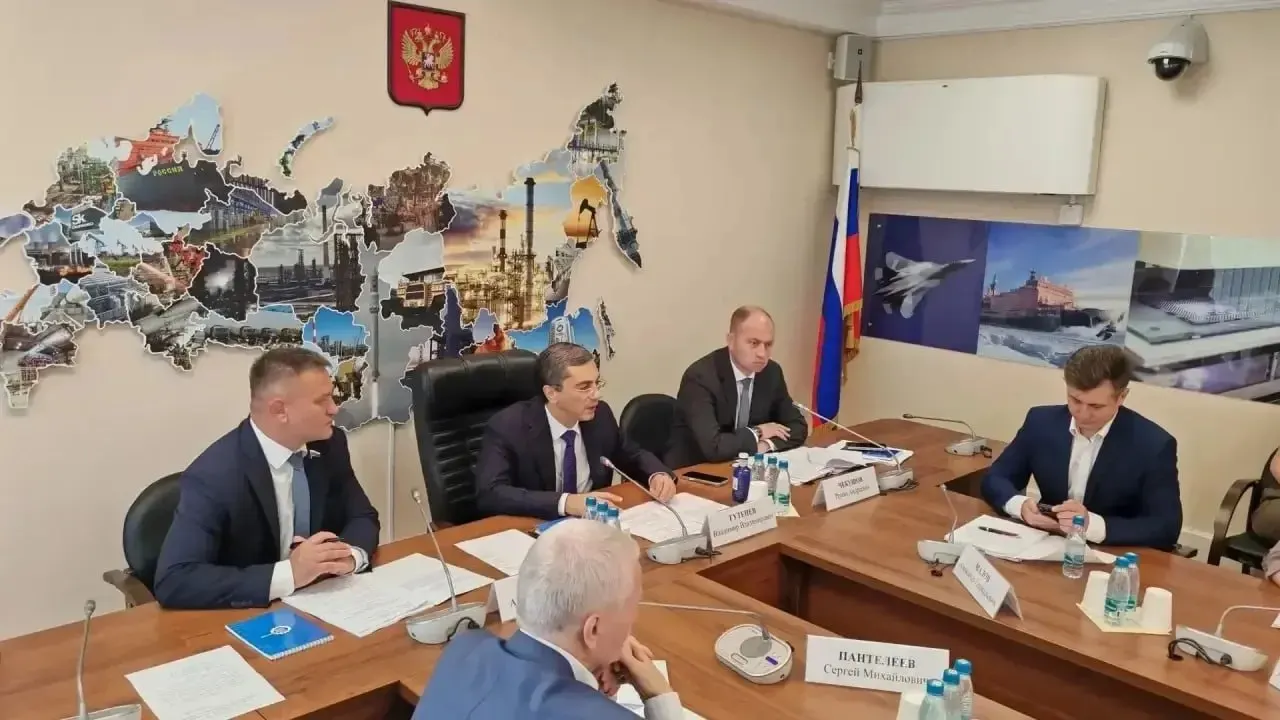 Депутат Александр Дроздов подготовил законопроект, по которому профильные министерства получат доступ к данным ФНС для отслеживания формирования цен на продукты на всех этапах цепочки поставок.