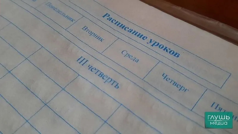 Вице‑спикер Борис Чернышов предложил поощрять не только постоянных отличников, но и тех, кто улучшил результаты: единовременными выплатами, сертификатами или грантами. Инициативу направили вице‑премьеру.