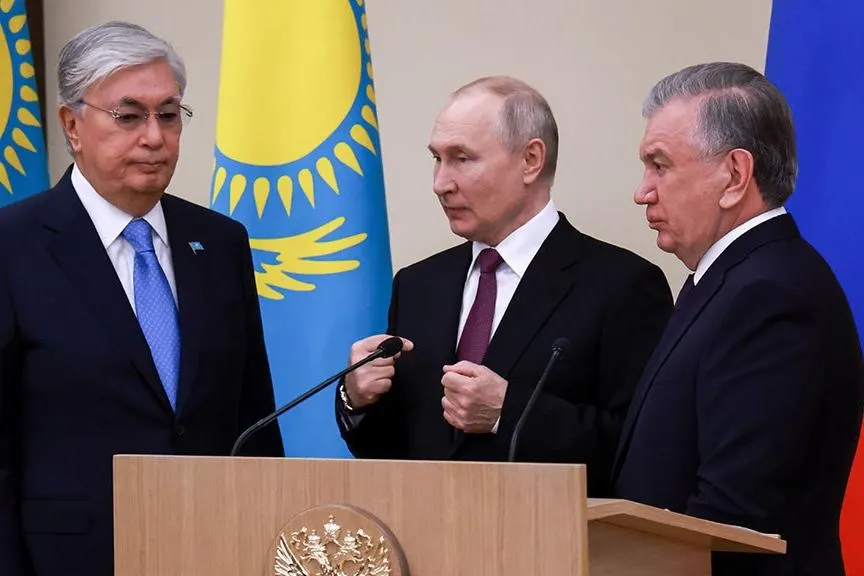 Правительство получило распоряжение начать переговоры о корректировке соглашений о военно‑техническом сотрудничестве с Казахстаном и Узбекистаном на фоне западных ограничений на поставки технологий и комплектующих.