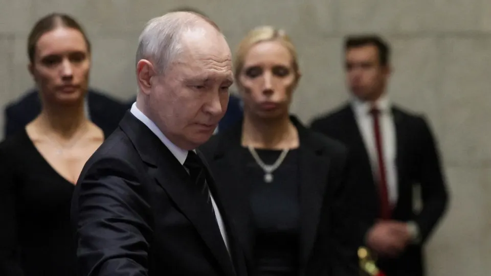 Собеседники, близкие к окружению президента, утверждают, что он отвергает территориальные компромиссы и может перейти к новой фазе боевых действий на Донбассе; возможны массовая мобилизация и атаки за пределами Украины.
