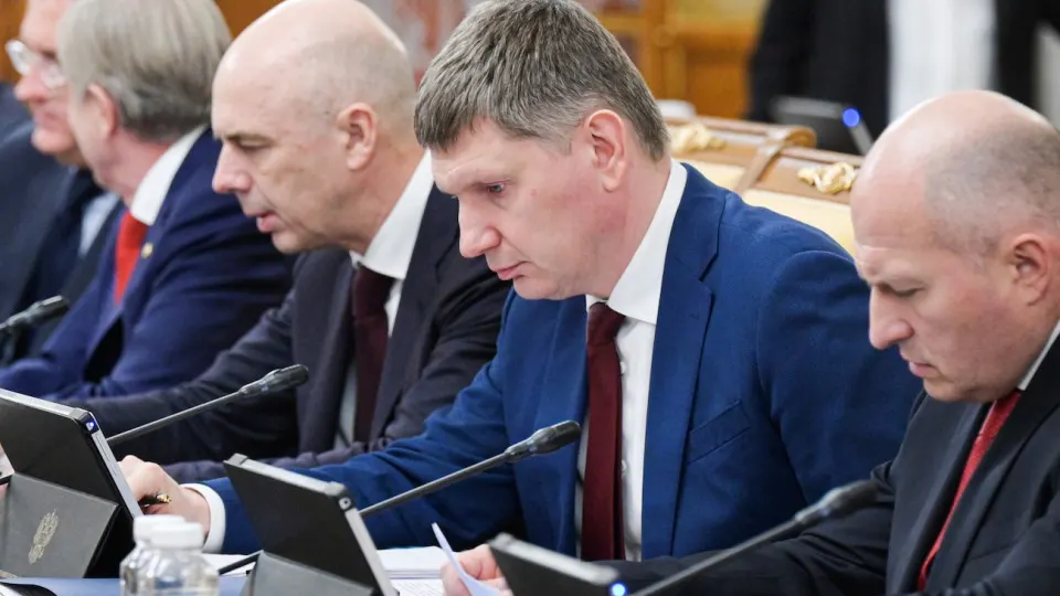 По оперативным данным Минэкономразвития, ВВП РФ в январе–мае вырос всего на 0,2%. Промышленность и инвестиции остаются в стагнации, а региональная неравномерность усиливается.