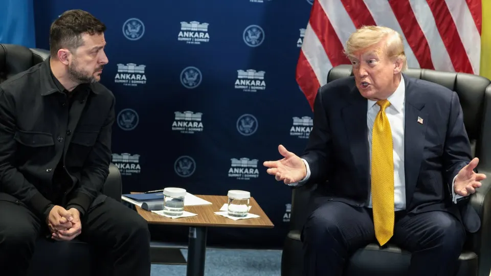 На саммите НАТО в Анкаре Дональд Трамп заявил, что поддерживает удары украинских сил по нефтезаводам, оборонным предприятиям и трубопроводам вглубь территории России и назвал такую эскалацию потенциальным шагом к завершению конфликта.