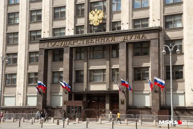 Публикация о заработках губернатора и владении двумя квартирами вызвала дискуссии; редакция региона изучила данные кандидатов на выборы в федеральный парламент.