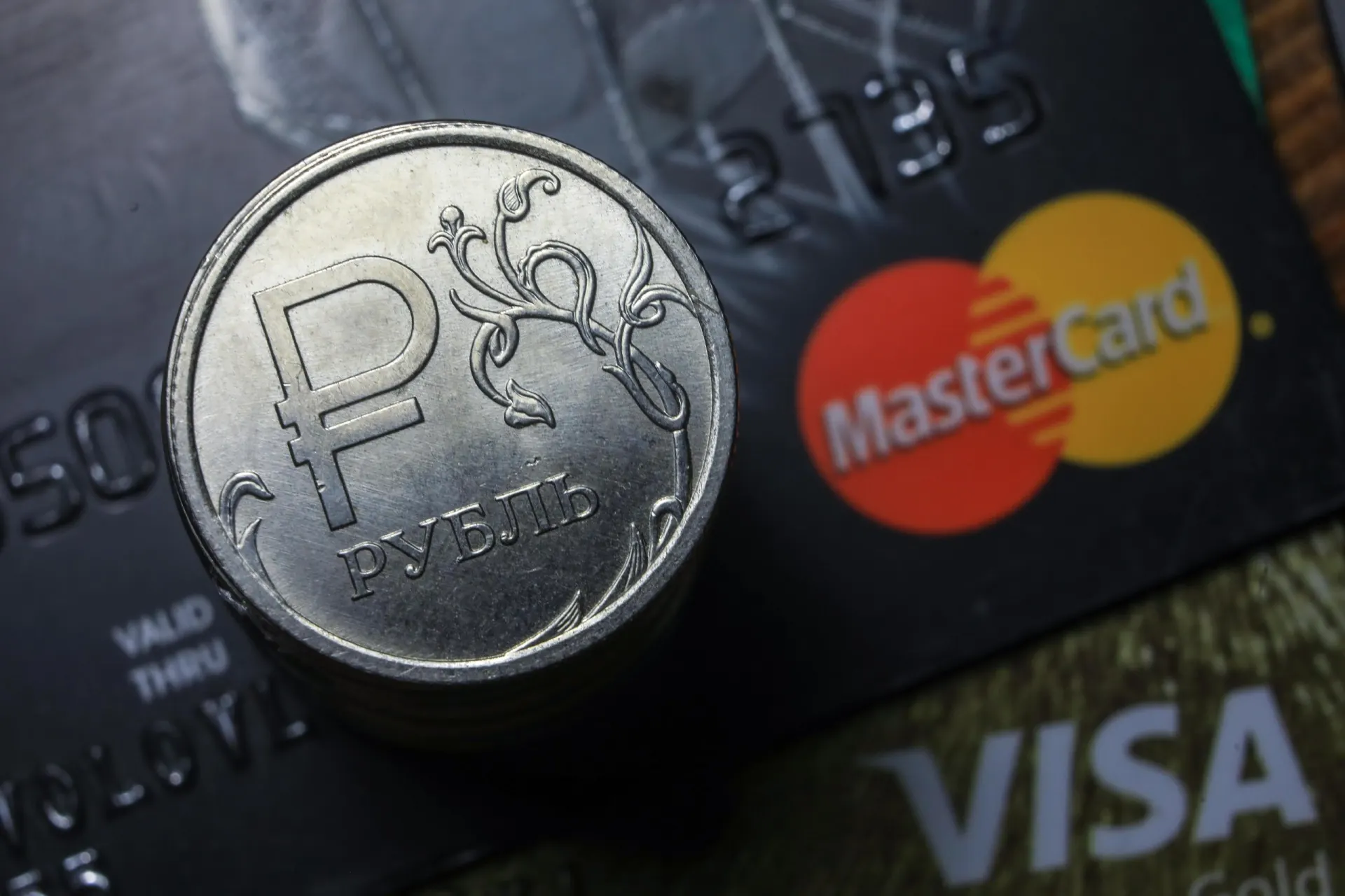 Пользователи сталкиваются с перебоями при оплате картами Visa и Mastercard, а также при оплате через систему быстрых платежей.
