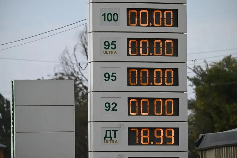Правительство временно сняло ограничения на розничную продажу бензина и дизельного топлива Евро-2–Евро-5 до 30 июня 2027 года во избежание дефицита на внутреннем рынке.