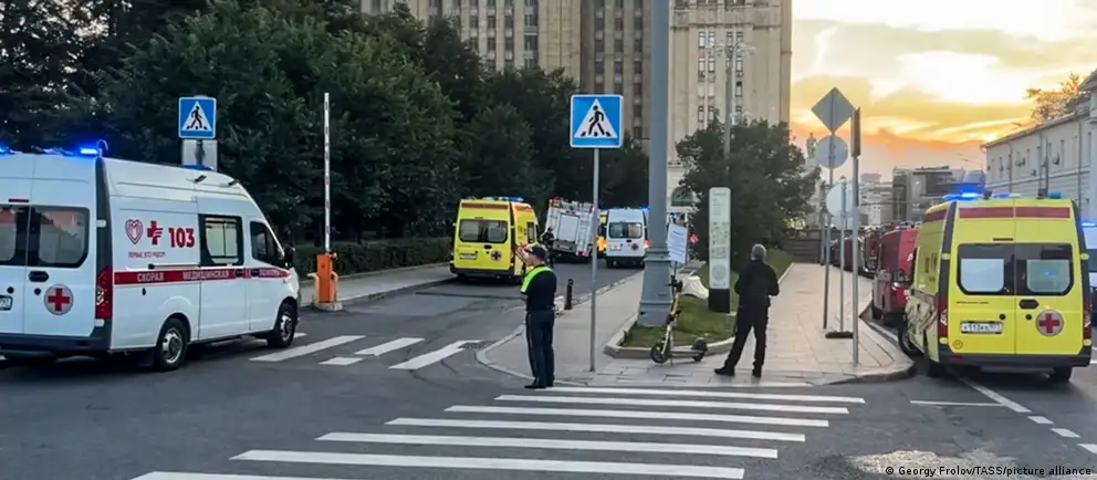 Вечером 1 августа в центре Москвы произошёл взрыв у ресторана Balzi Rossi. Погибли несколько человек, среди пострадавших — тяжело раненые. Следствие рассматривает версию о покушении на главкома Воздушно-космических сил РФ; возбуждено дело по статье о террористическом акте.