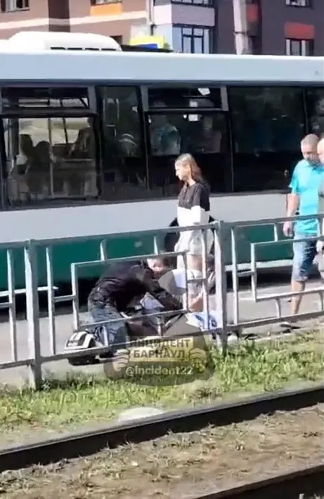2 августа утром на улице Антона Петрова мотоцикл BMW сбил пожилую женщину на нерегулируемом переходе. Пострадавшая получила травмы и была госпитализирована; полиция проводит проверку.