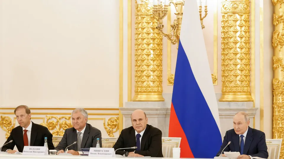 Президент обсудил меры по трудоустройству участников боевых действий после возвращения с фронта и призвал бизнес сохранять рабочие места для ветеранов.