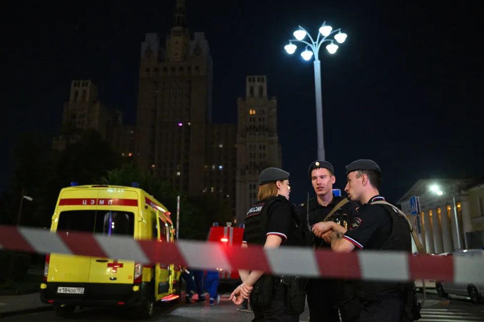 В московском ресторане Balzi Rossi произошёл взрыв; три человека погибли на месте, еще двое умерли позднее, десятки пострадали. Расследование продолжается.