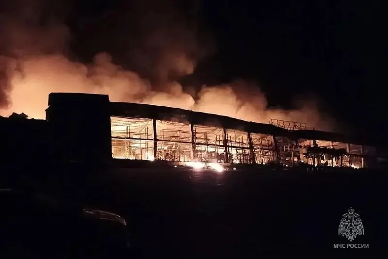 После атак беспилотников по России зафиксированы разрушения, ПВО сбила свыше 200 дронов.