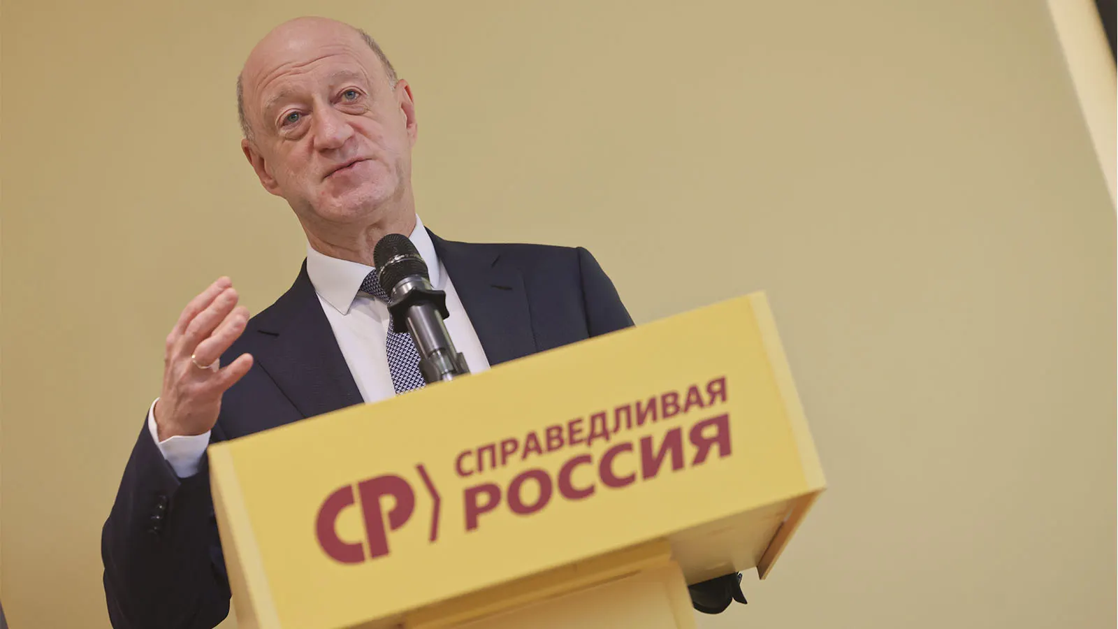 Обсуждается возможная смена руководства: на пост лидера рассматривают Александра Бабакова; Миронов может занять другую роль. Решения ожидаются после думских выборов.