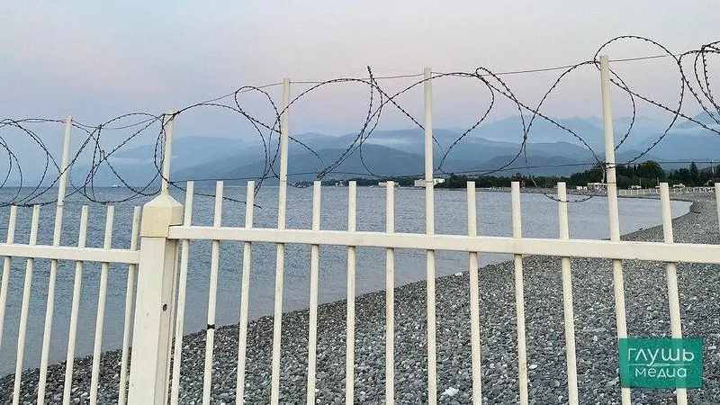 По данным Минэкономразвития, внутренний туризм в прошлом году достиг 92 млн поездок и вырос на 2% по сравнению с 2024 годом; один человек в год совершает примерно 0,63 поездки внутри страны. Выездной турпоток достиг 30 млн поездок, популярные направления — Турция, Абхазия и Казахстан; растет интерес к Китаю, Египту и Вьетнаму.