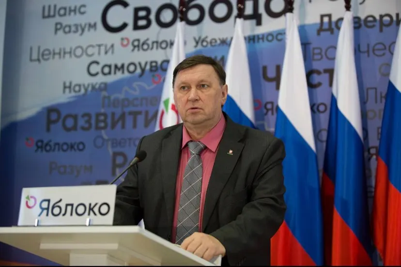 Накануне дня голосования суды приняли решения, касающиеся регистрации и уголовных разбирательств против активистов партии «Яблоко» в Москве и Екатеринбурге.