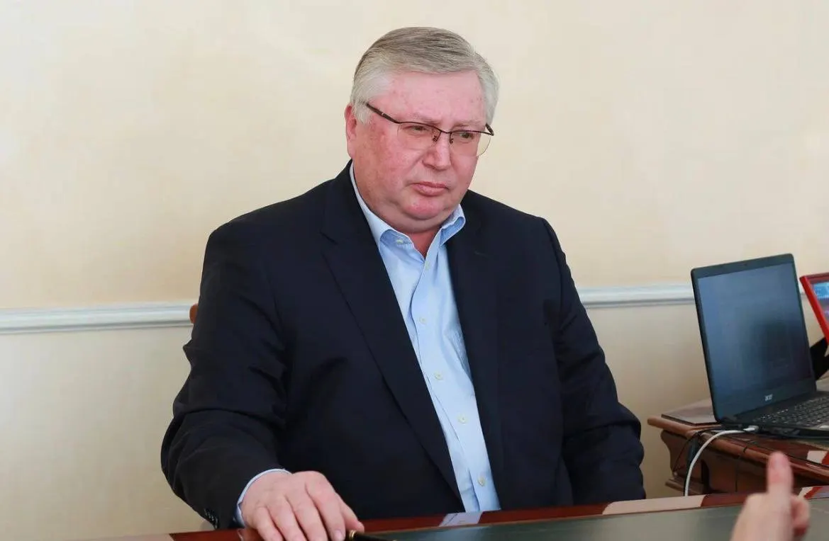 Бывшего директора Барнаульского завода мехпрессов Сергея Ферапонтова обвиняют в мошенничестве в особо крупном размере; апелляции по делу будут рассматриваться, дата заседания пока не назначена.