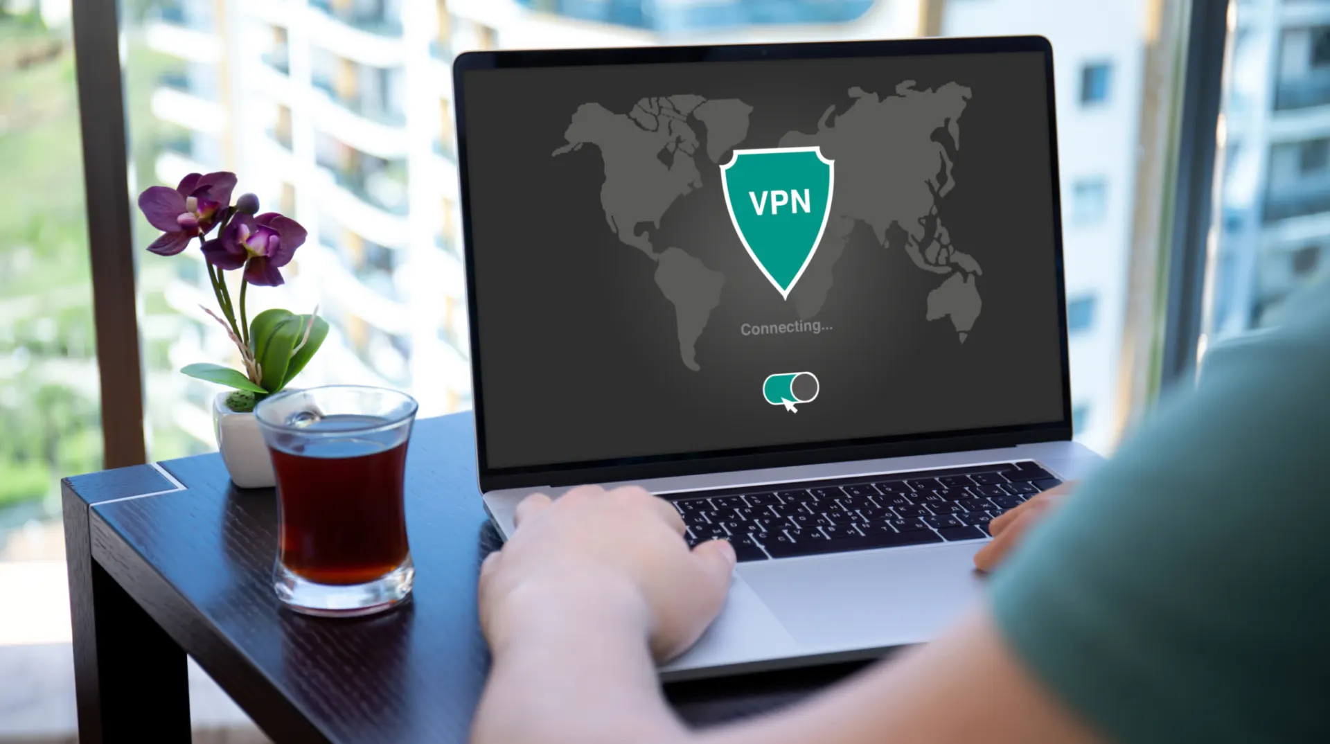 За последнюю неделю несколько VPN‑провайдеров сообщили о новых ограничениях: блокировки растут, поставщики ищут обходные решения и вынуждены менять серверы; Роскомнадзор продолжает блокировать зарубежные локации и IP‑адреса.