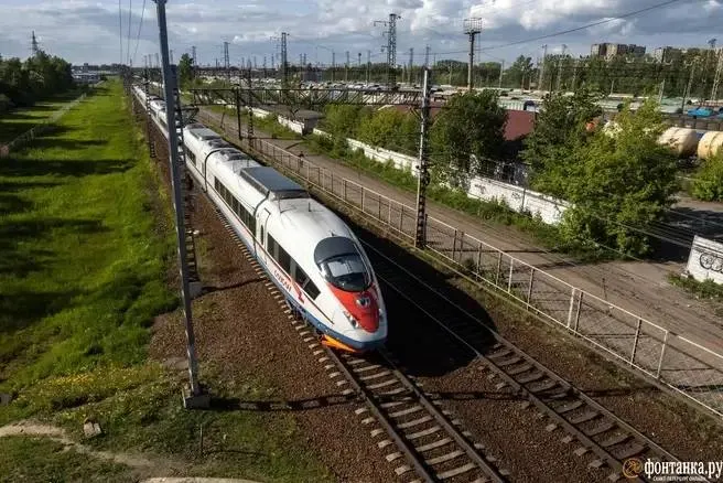 Идея частной высокоскоростной железнодорожной сети обещает время пути 15–30 минут между крупнейшими городами Западной Сибири, но экономическая целесообразность вызывает сомнения.