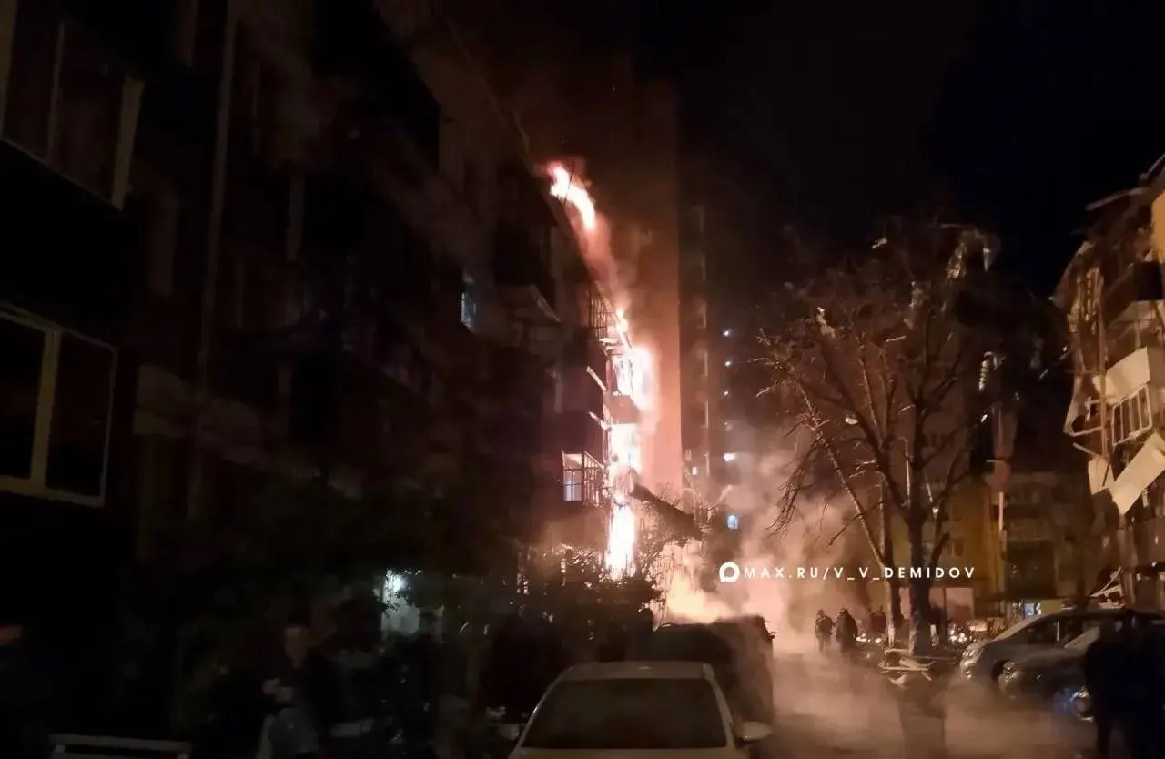 По данным властей, ночью дроны поразили территорию: погибли гражданские лица, имеются пострадавшие.