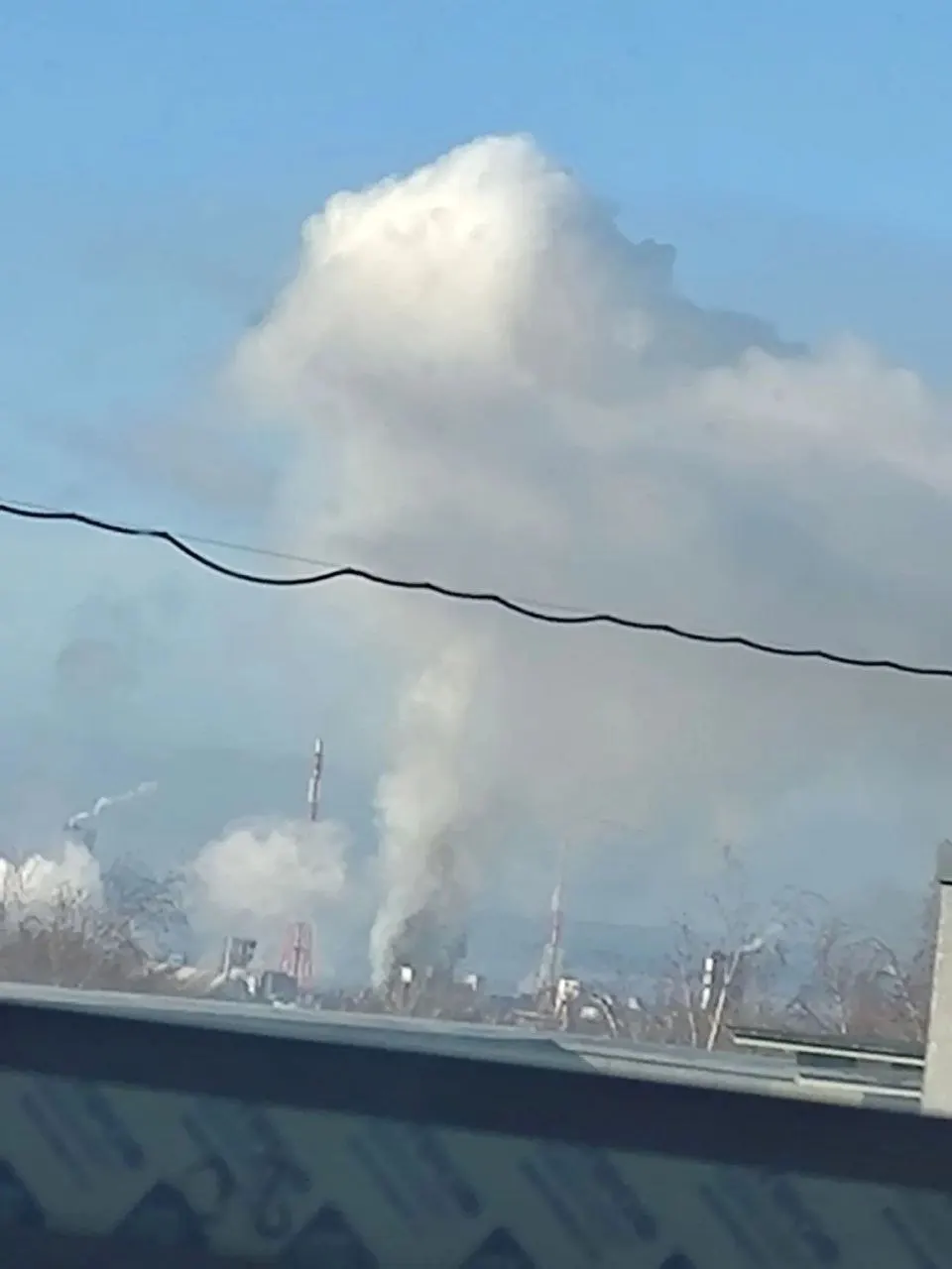 Ночью и утром 23 октября над Городецким округом произошли атаки БПЛА: три человека госпитализированы, над регионом сбито 19 беспилотников; повреждены жилые дома и образовательные объекты, школы переведены на дистанционное обучение.